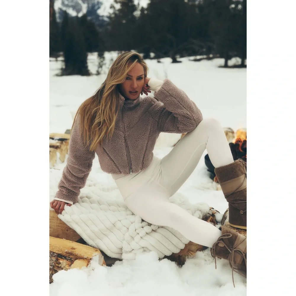 Alo Yoga Sherpa Cropped Slope Side Jacket Chai Latte XS